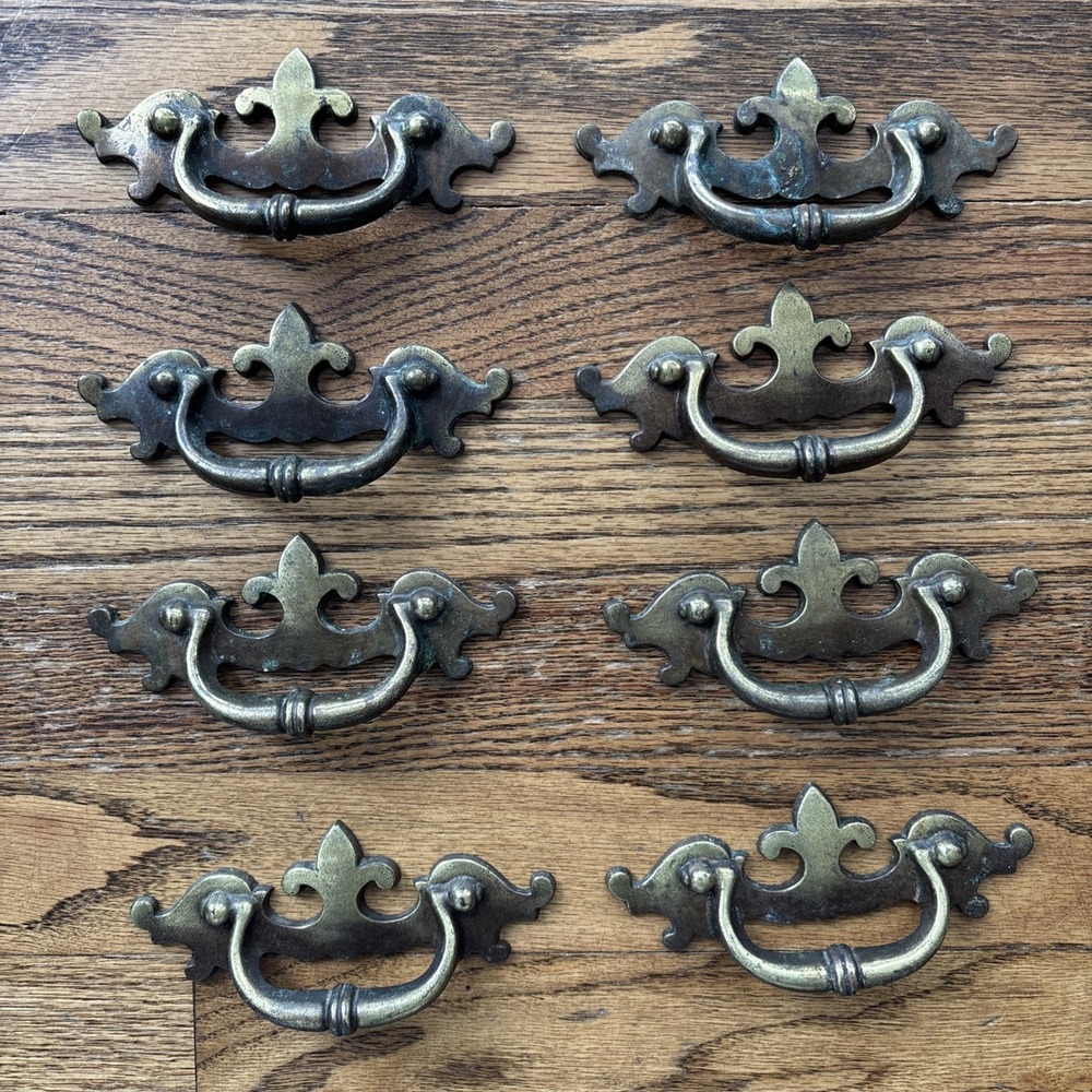 Vtg Keeler Brass Company Fleur De Lis Brass Patina Drawer Pull Handles Lot Of 8
